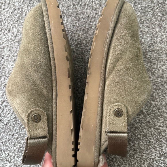 Women’s Tan suede UGG slippers - Picture 5 of 6